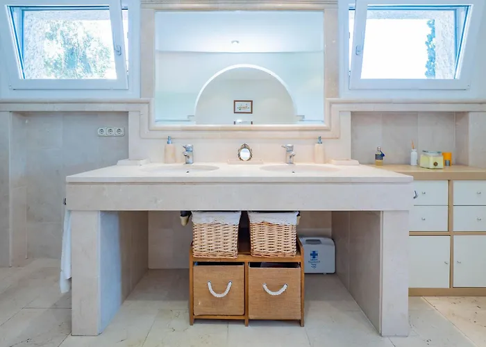 Cubo's Capuchinas Villa *