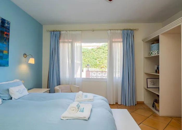 Cubo's Capuchinas Villa *